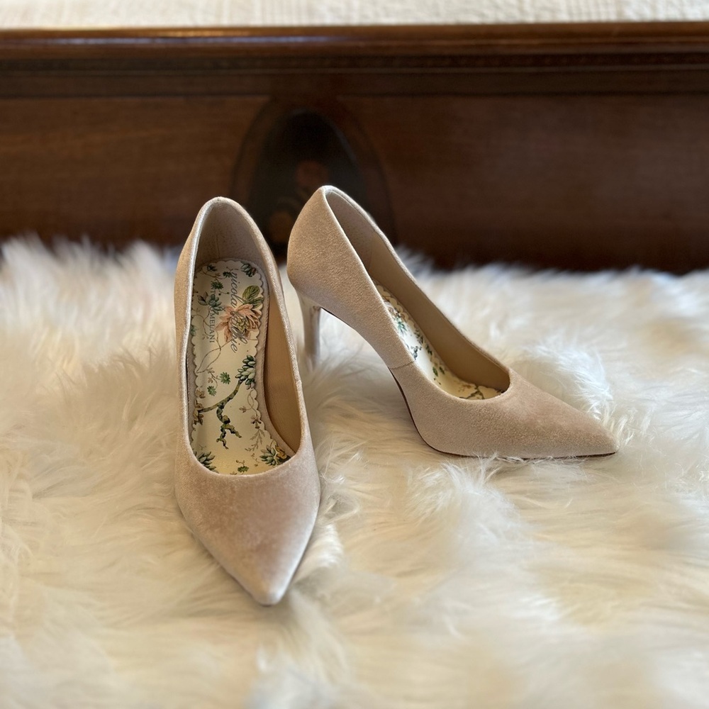 Nicola Bathie x Antonio Melani Cream Pointed Heels